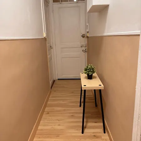Апартаменты Charming In Ле-Канне